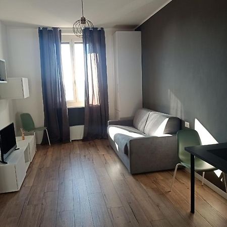 Tiny Bengasi Apartment Turin Bagian luar foto