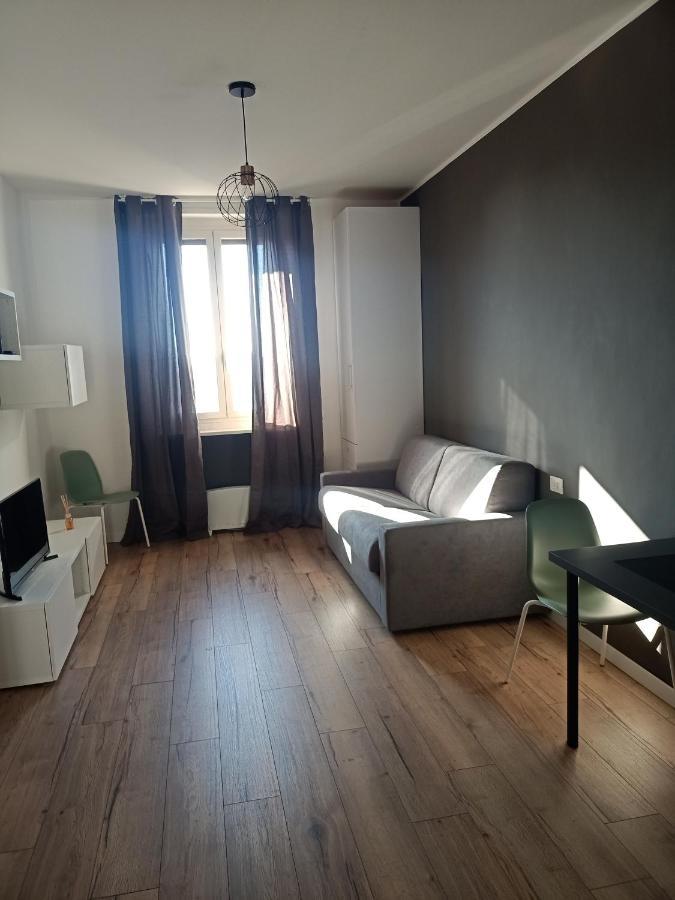 Tiny Bengasi Apartment Turin Bagian luar foto