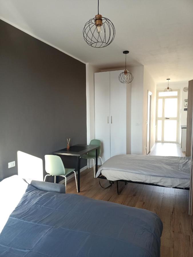 Tiny Bengasi Apartment Turin Bagian luar foto