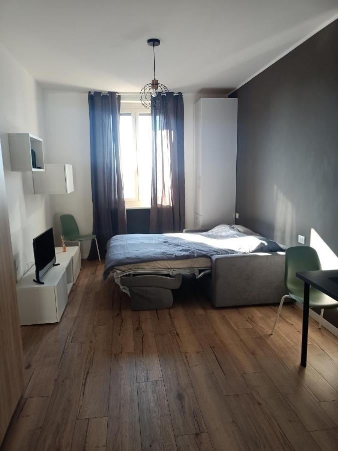 Tiny Bengasi Apartment Turin Bagian luar foto