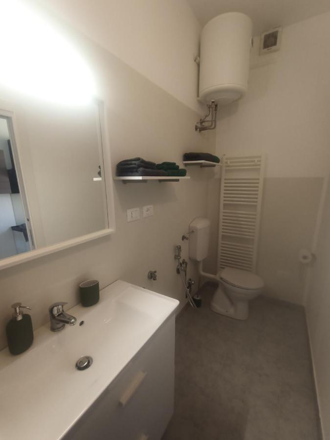 Tiny Bengasi Apartment Turin Bagian luar foto