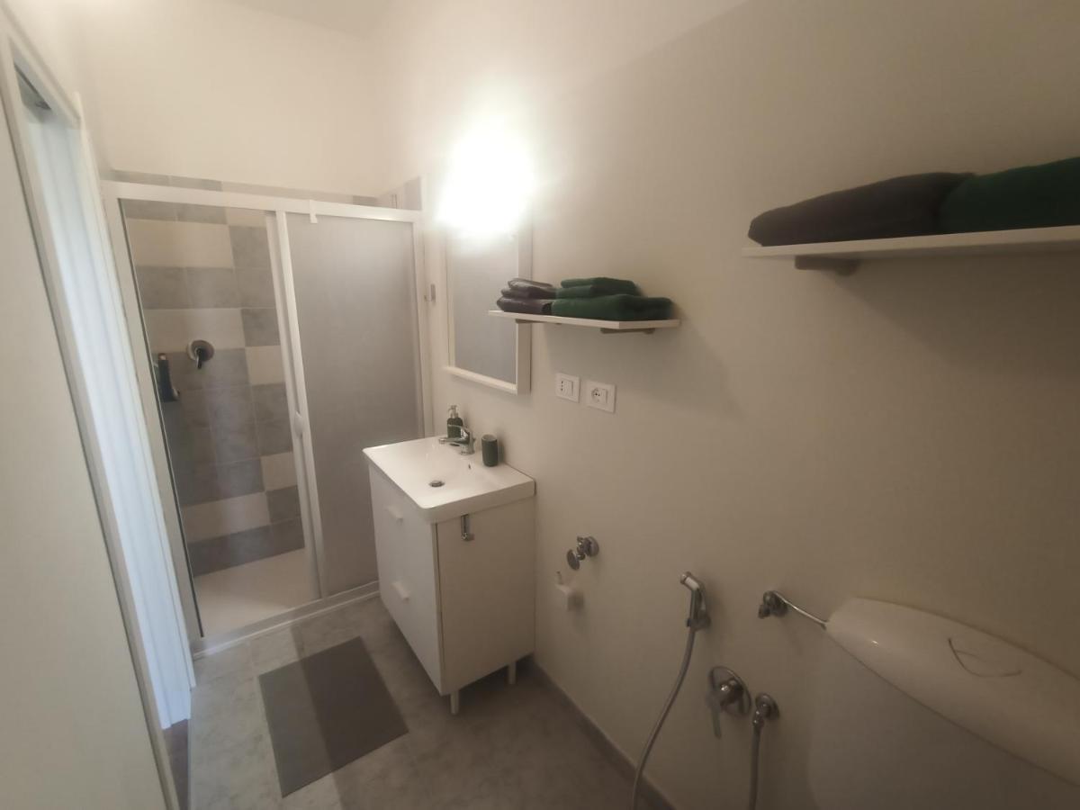 Tiny Bengasi Apartment Turin Bagian luar foto